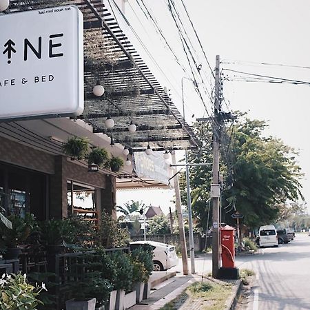 Hôtel Pine Cafe'&Bed à Ayutthaya Extérieur photo