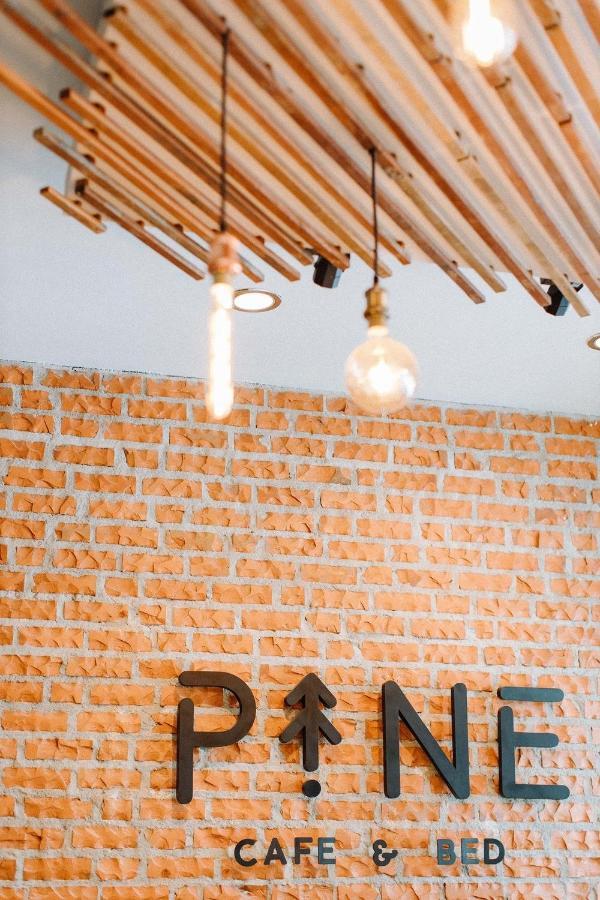 Hôtel Pine Cafe'&Bed à Ayutthaya Extérieur photo